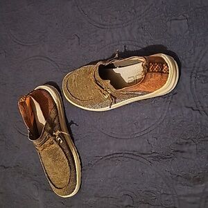 Hey Dudes in men's size 8